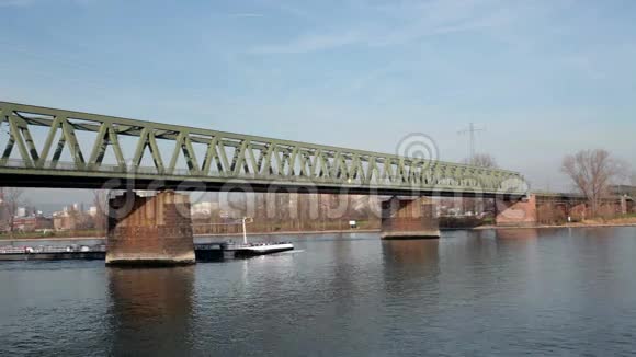 莱茵河大桥视频的预览图