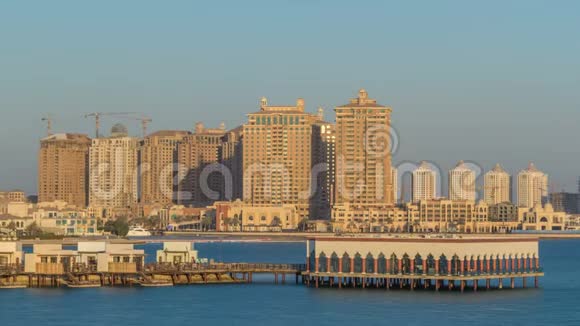 从卡塔尔多哈的Katara海滩时间推移到珍珠视频的预览图
