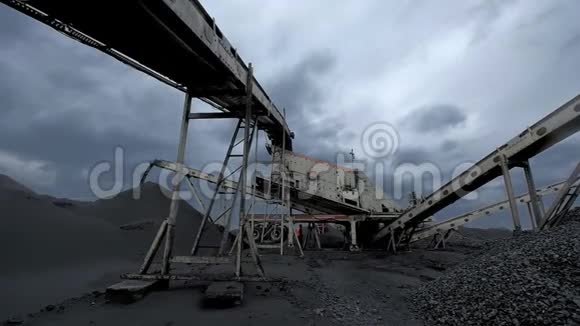 煤矿大型产煤机概述视频的预览图