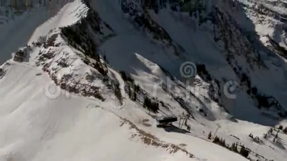 山岭线雪航视频的预览图