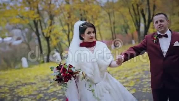 好秋的婚礼情侣视频的预览图