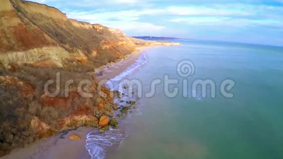 岩石海岸的海洋视频的预览图