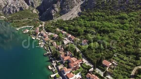 黑山科托湾的Ljuta村航空照片w视频的预览图