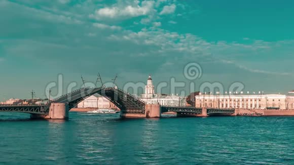 俄罗斯圣彼得堡宫桥绘制视频的预览图