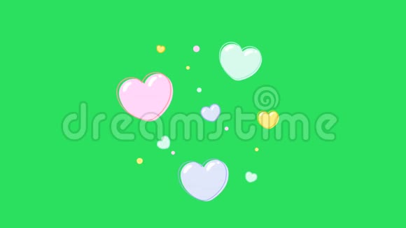 动画彩色红心形状上的绿色背景视频的预览图