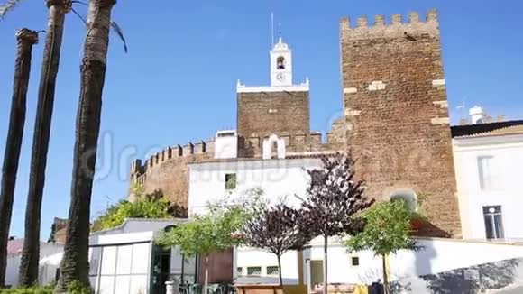 安得罗镇的城堡和教堂视频的预览图
