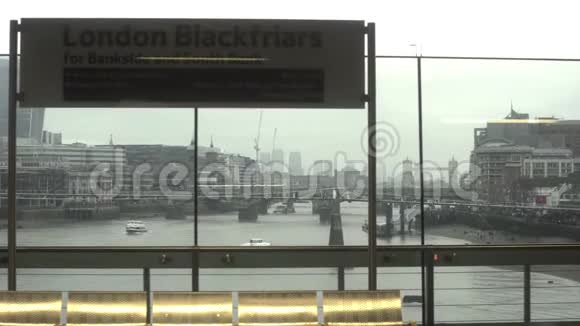 从英国火车窗口眺望伦敦视频的预览图
