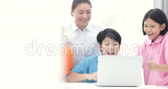 亚洲女教师与可爱的亚洲孩子一起使用笔记本电脑视频的预览图