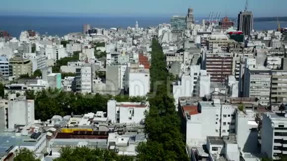 乌拉圭首都蒙得维的亚拉普拉塔湾全景乌拉圭南美洲视频的预览图
