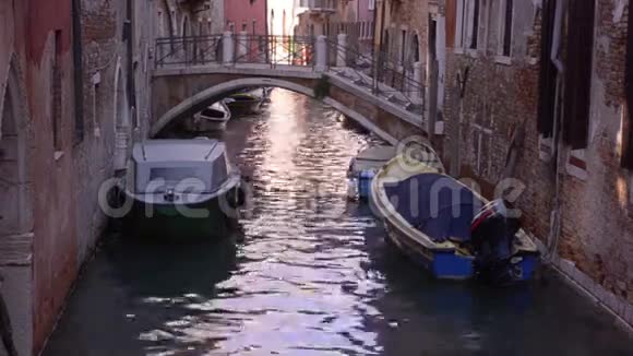 威尼斯旧城的海峡视频的预览图
