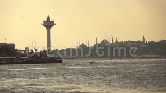 伊斯坦布尔海轮船和海鸥之城的景色视频的预览图