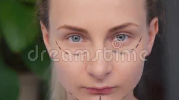 女性面部整形手术痕迹视频的预览图