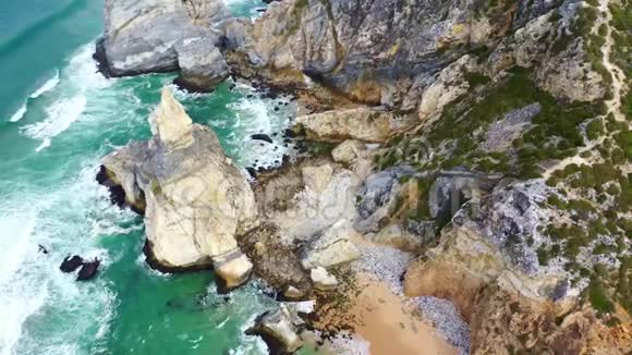从上面看葡萄牙惊人的大西洋海岸视频的预览图