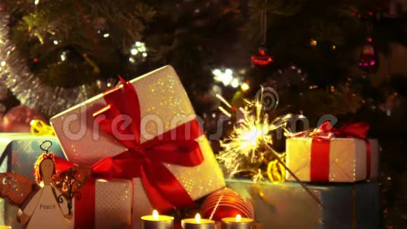 新年和圣诞庆祝活动情侣香槟庆祝活动4k视频的预览图