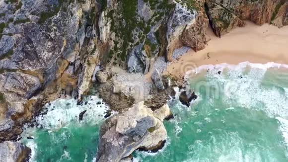 从上面看葡萄牙惊人的大西洋海岸视频的预览图
