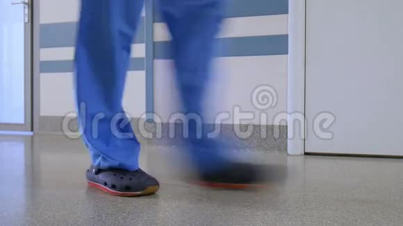 医务人员的鞋类视频的预览图