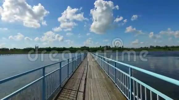 旧木桥视频的预览图