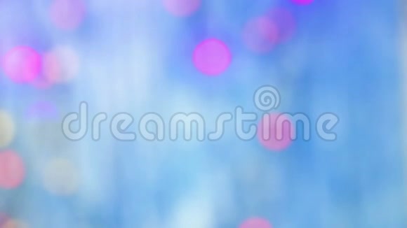 圣诞节蓝色背景与彩色花环在博克视频的预览图