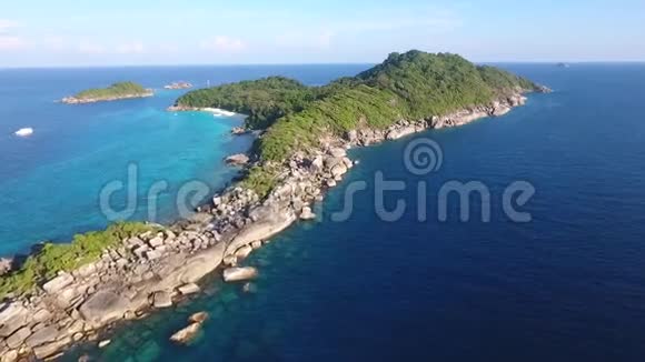 美丽的西米兰岛4号鸟瞰图高清慢速运动泰国安达曼海视频的预览图