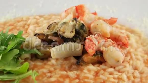 带海鲜的意大利饭视频的预览图