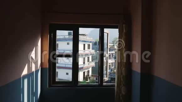 尼泊尔城市Besisahar早上好视频的预览图
