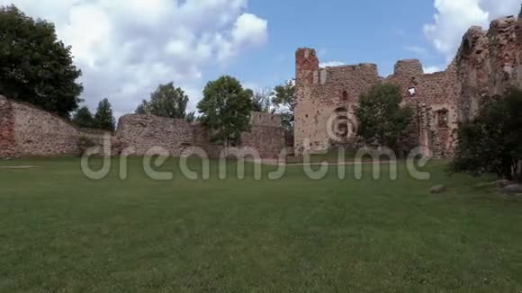 中世纪城堡的废墟时间流逝视频的预览图