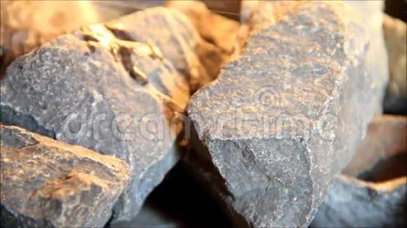 桑拿热石视频的预览图