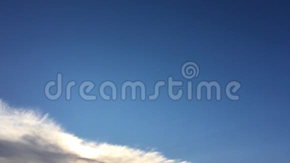 蓝天云蓝天伴云近云彩划过蓝天延时云景积云形成了视频的预览图