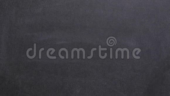 概念一个人的特写他的手在黑板上维生素一词视频的预览图