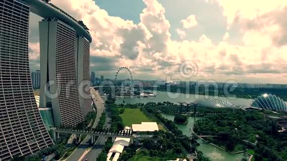 令人惊叹的4k空中无人机现代城市阳光建筑自然城市景观塔在新加坡河亚洲视频的预览图