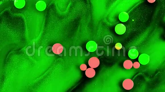粉红色泡泡和绿色五颜六色的背景美丽的背景设计多色视频的预览图