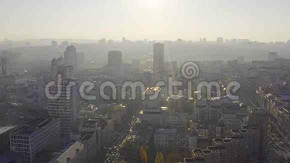 乌克兰基辅高楼林立的全景城市景观视频的预览图