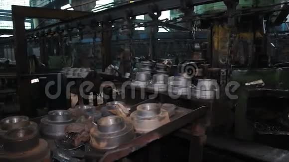 旧工厂的输送机视频的预览图