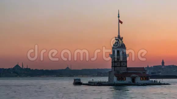 伊斯坦堡土耳其克孜库勒西塔美丽的日落后白天到晚上的时间视频的预览图