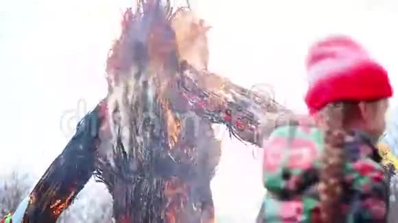 燃烧狂欢节的灰烬视频的预览图