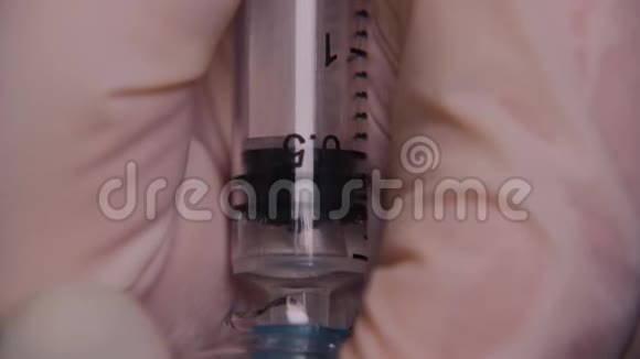 流感疫苗的医学概念儿童和成人疾病的接种和预防健康现代视频的预览图