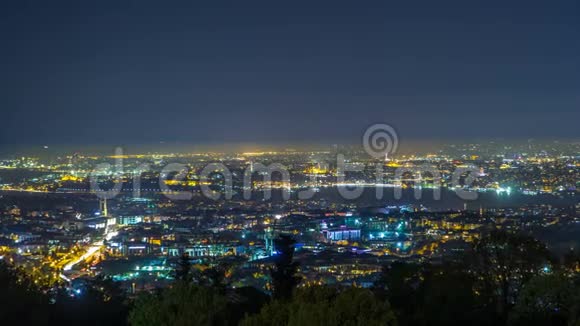 伊斯坦布尔的besiktas地区从亚洲部分城市的夜景视频的预览图