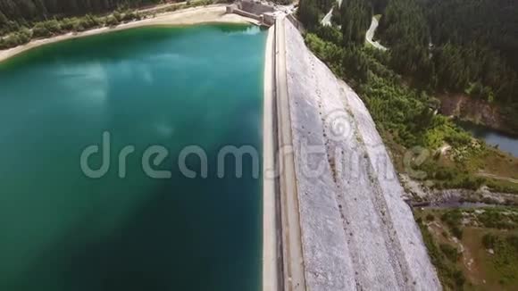 湖坝的空中景色视频的预览图