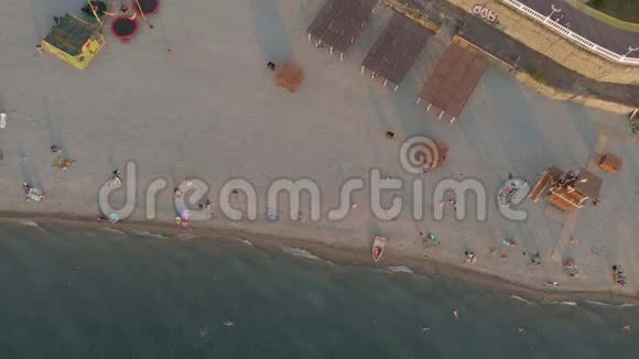 飞越海滩区域空中射击视频的预览图