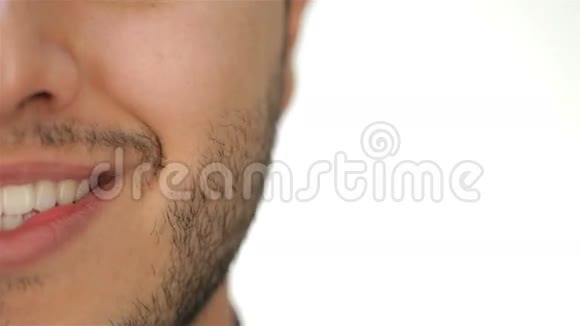 男性无胡子的脸和微笑视频的预览图