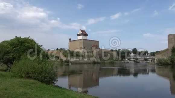 八月下午观看赫尔曼城堡爱沙尼亚纳尔瓦视频的预览图