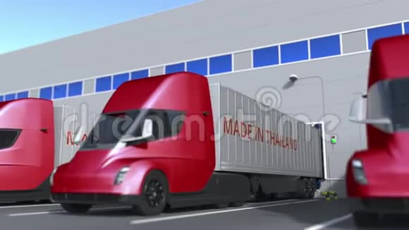 现代半挂车卡车的MADE在泰国文字被装载或卸载在仓库泰国商业视频的预览图