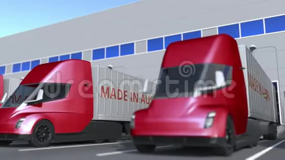 现代半挂车卡车在澳大利亚文本装载或卸载在仓库委内瑞拉的业务视频的预览图