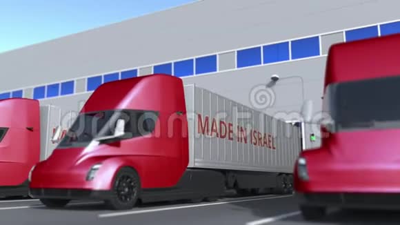 现代半挂车卡车的MADE在ISRAEL文本是装载或卸载在仓库与以色列商业有关视频的预览图