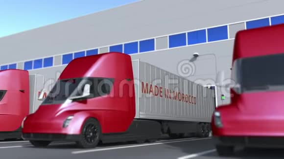 现代半挂车卡车与MADE在MOROCCO文本被装载或卸载在仓库摩洛哥商业视频的预览图