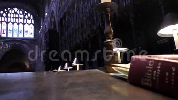 曼彻斯特大教堂的圣经视频的预览图