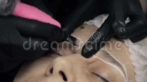 美容师永久性化妆师眼线永久性化妆师视频的预览图