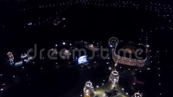 俄罗斯莫斯科2017年晚上4k时对Tsaritsyno主宫的鸟瞰图视频的预览图