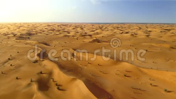 飞越中东沙漠视频的预览图