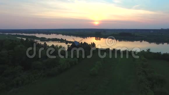 波兰美丽的维斯图拉河景观航拍视频的预览图